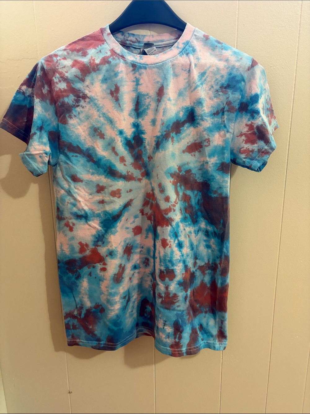 Gildan Tie-Dye Short Sleeve T-Shirt in Pink, Blue & Burgundy